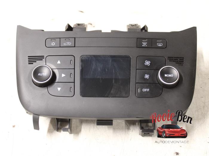 Panel de control de calefacción de un Fiat Punto Evo (199) 1.3 JTD Multijet 85 16V Euro 5 2010