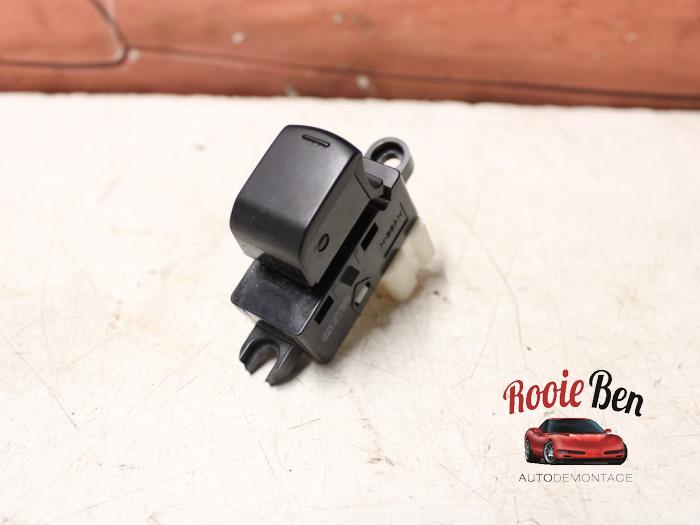 Usados Interruptor de ventanilla eléctrica Nissan Note (E12) 1.2 68 Precio € 10,00 Norma de margen ofrecido por Rooie Ben autodemontage