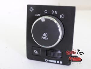 Usados Interruptor de luz Dodge 1500 Crew Cab (DS/DJ/D2) 5.7 Hemi V8 4x4 Precio de solicitud ofrecido por Rooie Ben autodemontage