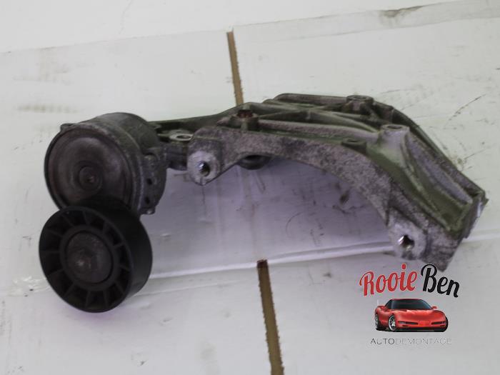 Usados Rodillo tensor correa múltiple Peugeot 307 SW (3H) 2.0 HDi 135 16V FAP Precio € 15,00 Norma de margen ofrecido por Rooie Ben autodemontage