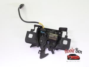 Used Bonnet lock mechanism Renault Clio IV Estate/Grandtour (7R) 0.9 Energy TCE 90 12V Price on request offered by Rooie Ben autodemontage