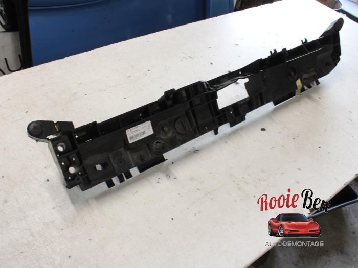 Front panel from a Renault Clio IV Estate/Grandtour (7R) 0.9 Energy TCE 90 12V 2017