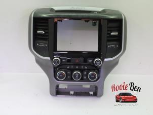 Usados Panel de control de calefacción Dodge 1500 Crew Cab (DS/DJ/D2) 5.7 Hemi V8 4x4 Precio de solicitud ofrecido por Rooie Ben autodemontage