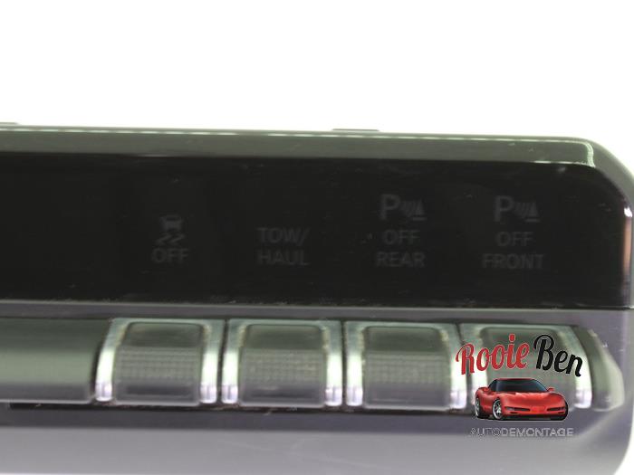 Instrument panel from a RAM 1500 Crew Cab (DS/DJ/D2) 5.7 Hemi V8 4x4 2019