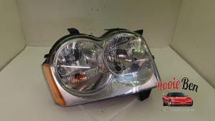 Used Headlight, right Jeep Grand Cherokee (WH/WK) 5.7 V8 Hemi Price on request offered by Rooie Ben autodemontage