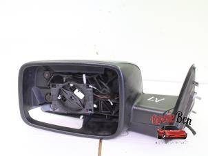 Używane Lusterko zewnetrzne lewe Dodge Ram 1500 Crew Cab (DS/DJ/D2) 5.7 V8 Hemi 1500 4x2 Cena na żądanie oferowane przez Rooie Ben autodemontage