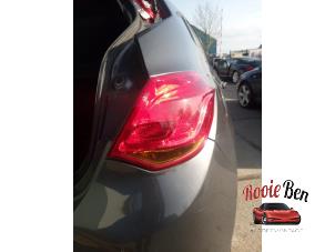 Usagé Feu arrière droit Opel Astra J (PC6/PD6/PE6/PF6) 1.6 16V Ecotec Prix € 50,00 Règlement à la marge proposé par Rooie Ben autodemontage