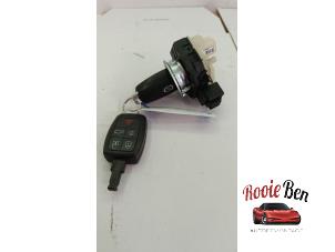 Used Ignition lock + key Volvo V50 (MW) 1.6 D 16V Price on request offered by Rooie Ben autodemontage