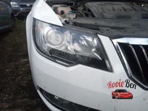 Used Headlight, right Skoda Superb (3TAA) 2.0 TDI 16V Price on request offered by Rooie Ben autodemontage