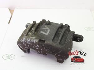 Used Front brake calliper, left Chrysler 300 C Touring 3.0 CRD 24V Price on request offered by Rooie Ben autodemontage