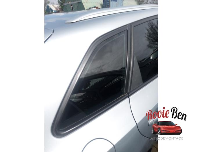 Zusätzliches Fenster 4-türig rechts hinten van een Seat Ibiza ST (6J8) 1.2 TDI Ecomotive 2011