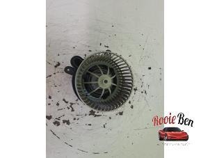 Used Heating and ventilation fan motor Jeep Wrangler (TJ) 4.0 4x4 Price on request offered by Rooie Ben autodemontage