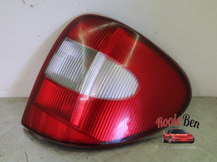 Taillight, right from a Chrysler Voyager/Grand Voyager (RG) 2.8 CRD 16V Autom. 2008