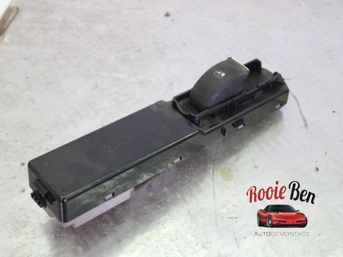 Usados Interruptor de ventanilla eléctrica Cadillac BLS Wagon 1.9 TiD 16V 180 Precio € 15,00 Norma de margen ofrecido por Rooie Ben autodemontage