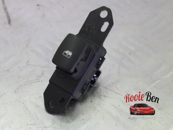 Usados Interruptor de ventanilla eléctrica Chrysler Pacifica 3.5 V6 24V AWD Precio de solicitud ofrecido por Rooie Ben autodemontage