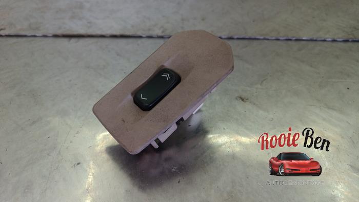 Usados Interruptor de ventanilla eléctrica Cadillac SRX 4.6 V8 32V Precio de solicitud ofrecido por Rooie Ben autodemontage