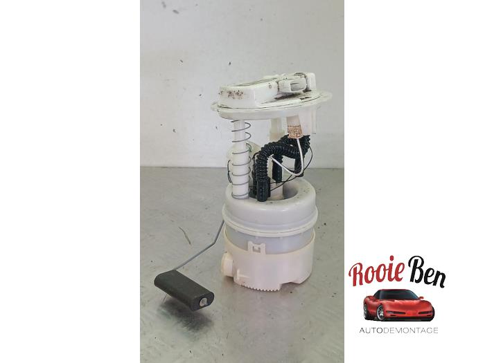 Usagé Pompe à carburant Renault Twingo II (CN) 1.2 16V Prix € 19,00 Règlement à la marge proposé par Rooie Ben autodemontage