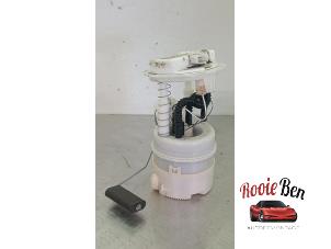 Usagé Pompe à carburant Renault Twingo II (CN) 1.2 16V Prix € 50,00 Règlement à la marge proposé par Rooie Ben autodemontage