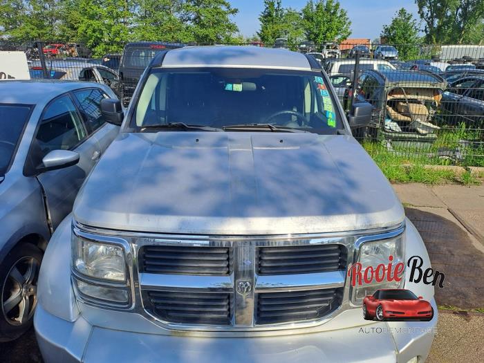 Używane Maska Dodge Nitro 2.8 CRD 16V 4x2 Cena € 150,00 Procedura marży oferowane przez Rooie Ben autodemontage