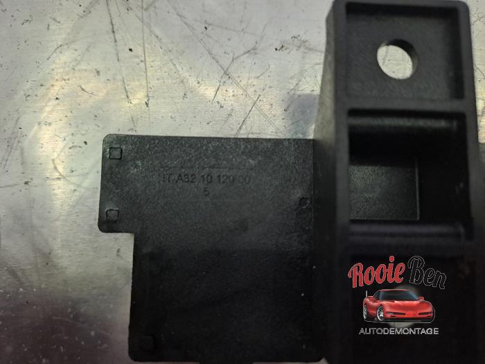 Używane Keyless Entry-Antena Audi A5 Cabrio (8F7) 3.0 TDI V6 24V Quattro Cena € 20,00 Procedura marży oferowane przez Rooie Ben autodemontage