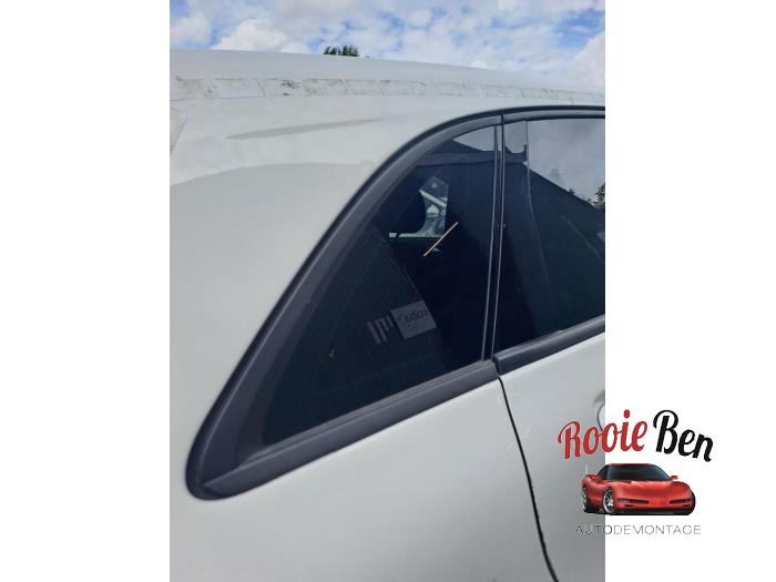 Usados Ventanilla triangular derecha detrás Mercedes B (W246/W242) 2.2 B-220 CDI BlueEFFICIENCY,d 16V Precio € 100,00 Norma de margen ofrecido por Rooie Ben autodemontage
