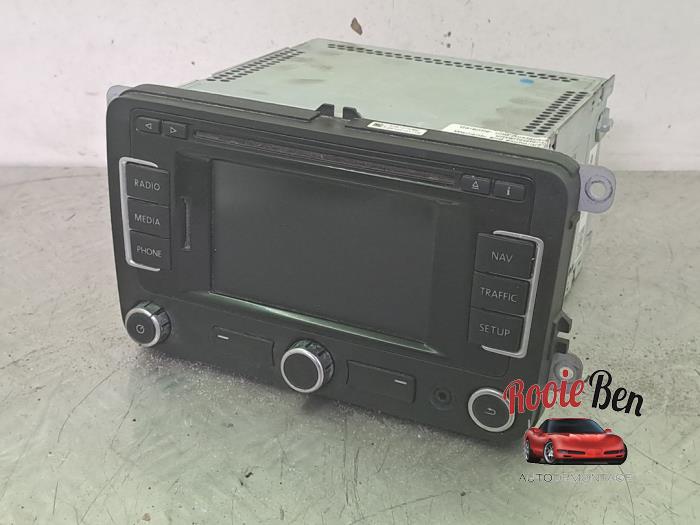 Gebrauchte Radio Volkswagen Passat (362) 2.0 TDI 16V 140 Preis € 50,00 Margenregelung angeboten von Rooie Ben autodemontage