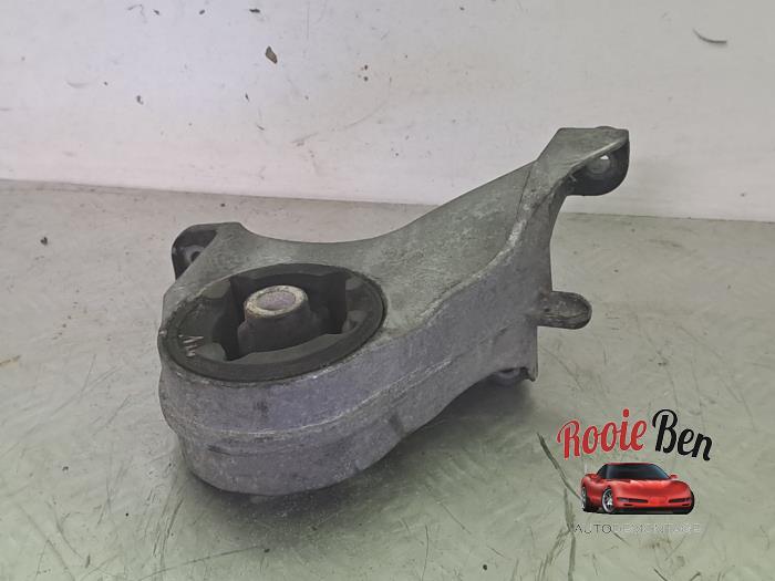 Usagé Support moteur Opel Antara 2.0 CDTi 16V 4x4 Prix € 50,00 Règlement à la marge proposé par Rooie Ben autodemontage