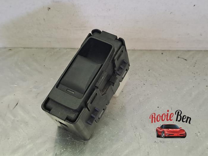 Usados Interruptor de ventanilla eléctrica Dodge Caliber 1.8 16V Precio € 10,00 Norma de margen ofrecido por Rooie Ben autodemontage