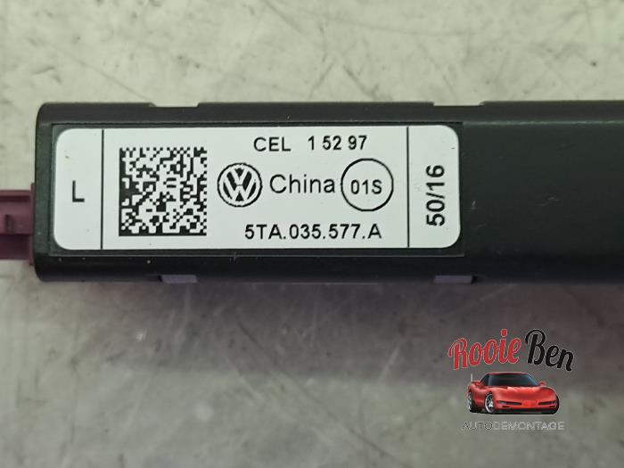 Antennförstärkare från en Volkswagen Touran (5T1) 2.0 TDI 150 2017