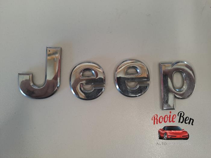 Używane Emblemat Jeep Cherokee/Liberty (KJ) 2.8 CRD 16V Cena na żądanie oferowane przez Rooie Ben autodemontage