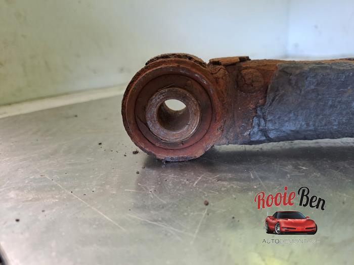 Używane Drazek Panhard Dodge Nitro 2.8 CRD 16V 4x2 Cena € 50,00 Procedura marży oferowane przez Rooie Ben autodemontage