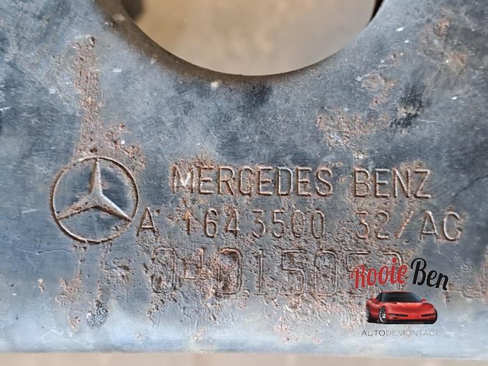 Usados Subchasis Mercedes ML II (164/4JG) 3.5 350 4-Matic V6 24V Precio € 50,00 Norma de margen ofrecido por Rooie Ben autodemontage