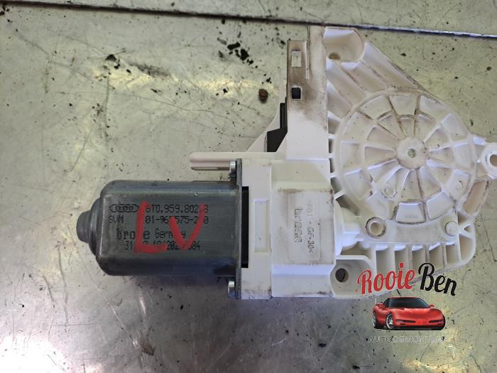Usados Motor de ventanilla de puerta Audi A5 (8T3) 1.8 TFSI 16V Precio € 14,00 Norma de margen ofrecido por Rooie Ben autodemontage