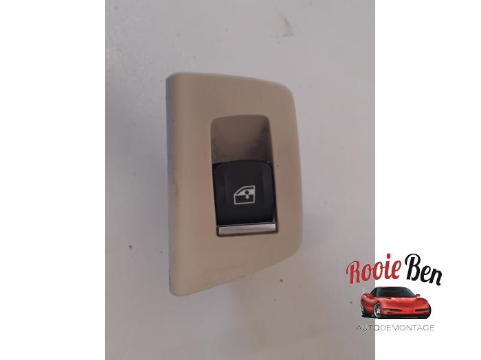 Usados Interruptor de ventanilla eléctrica BMW 5 serie (G30) 520i 2.0 TwinPower Turbo 16V Precio € 10,00 Norma de margen ofrecido por Rooie Ben autodemontage