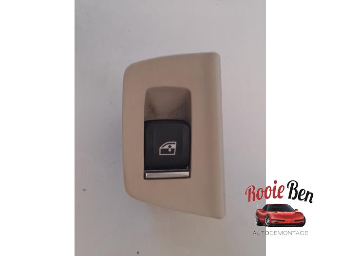 Usados Interruptor de ventanilla eléctrica BMW 5 serie (G30) 520i 2.0 TwinPower Turbo 16V Precio € 10,00 Norma de margen ofrecido por Rooie Ben autodemontage