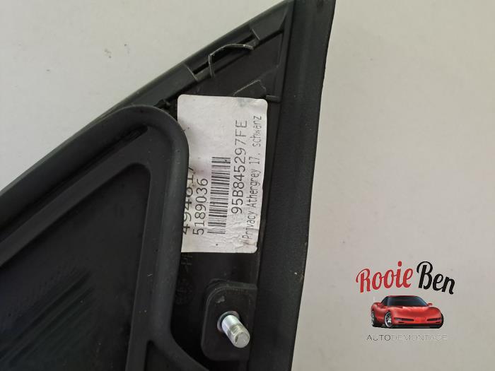 Usados Ventanilla triangular derecha detrás Porsche Macan (95B) 3.0 S Diesel V6 24V Precio € 100,00 Norma de margen ofrecido por Rooie Ben autodemontage