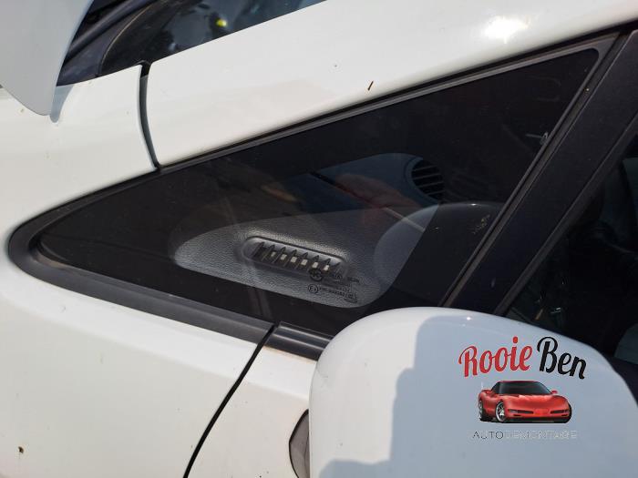 Usados Ventanilla triangular izquierda delante Kia Rio III (UB) 1.2 CVVT 16V Precio € 50,00 Norma de margen ofrecido por Rooie Ben autodemontage