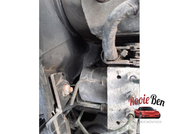 Używane Pompa ABS Landrover Range Rover III (LM) 4.4 V8 32V Cena € 150,00 Procedura marży oferowane przez Rooie Ben autodemontage