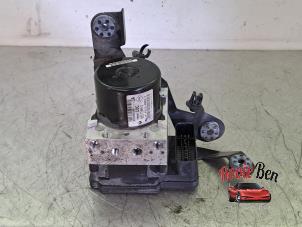 Usados Bomba ABS Renault Grand Scénic III (JZ) 1.2 16V TCe 115 Precio de solicitud ofrecido por Rooie Ben autodemontage