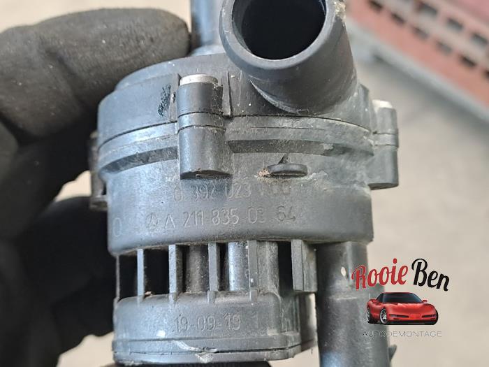 Gebrauchte Wasserpumpe Mercedes B (W247) 2.0 B-200d Preis € 50,00 Margenregelung angeboten von Rooie Ben autodemontage