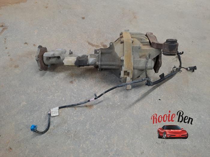 Differential vorne van een Chevrolet Avalanche 5.3 V8 4WD Crew Cab 2009
