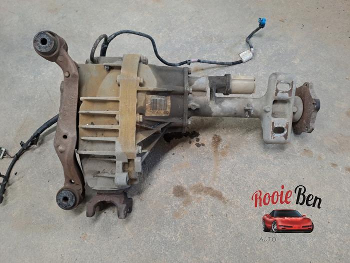 Differential vorne van een Chevrolet Avalanche 5.3 V8 4WD Crew Cab 2009