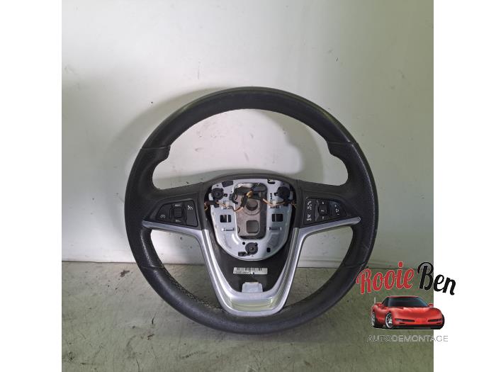 Używane Kierownica Opel Astra J Sports Tourer (PD8/PE8/PF8) 1.4 Turbo 16V Cena € 75,00 Procedura marży oferowane przez Rooie Ben autodemontage