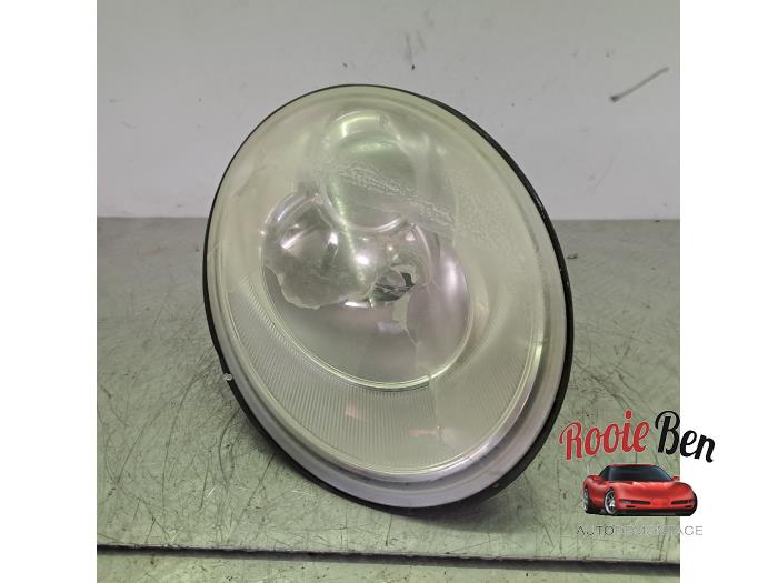 Używane Reflektor prawy Volkswagen New Beetle (1Y7) 2.0 Cena € 25,00 Procedura marży oferowane przez Rooie Ben autodemontage