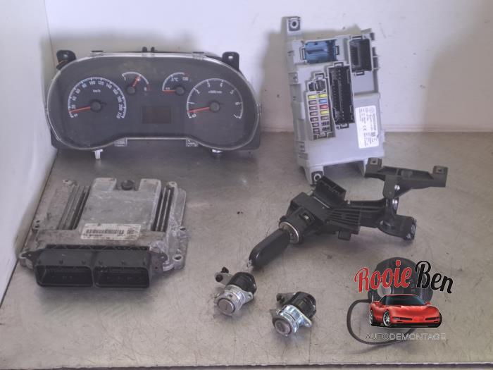 Used Ignition lock + computer Opel Combo 1.6 CDTI 16V Price on request offered by Rooie Ben autodemontage