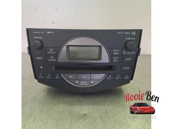 Używane Radio Toyota RAV4 (A3) 2.0 16V VVT-i 4x4 Cena € 50,00 Procedura marży oferowane przez Rooie Ben autodemontage