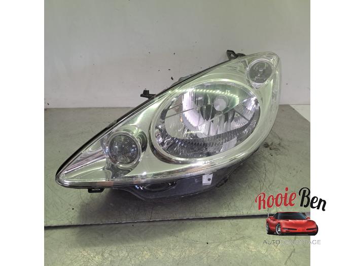 Używane Reflektor lewy Peugeot 1007 (KM) 1.6 GTI,Gentry 16V Cena € 50,00 Procedura marży oferowane przez Rooie Ben autodemontage
