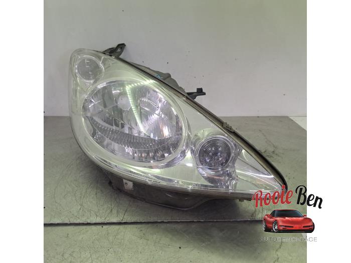 Używane Reflektor prawy Peugeot 1007 (KM) 1.6 GTI,Gentry 16V Cena € 50,00 Procedura marży oferowane przez Rooie Ben autodemontage