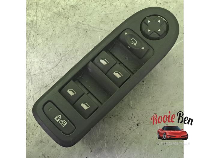 Usados Interruptor combinado de ventanillas Peugeot 508 (8D) 2.0 Hybrid4 16V Precio € 40,00 Norma de margen ofrecido por Rooie Ben autodemontage