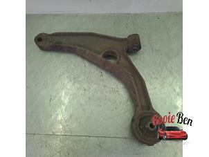 Usagé Bras de suspension avant gauche Dodge Avenger (JS) 2.0 16V Prix € 50,00 Règlement à la marge proposé par Rooie Ben autodemontage